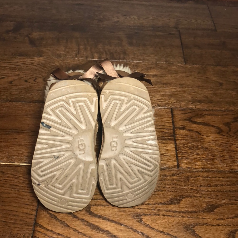 •SOLD• UGG AUSTRALIA TODDLER BAILEY BOW BOOTS - Picture 4 of 6